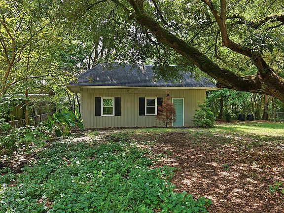 2nd image of 111 Emerald Cir