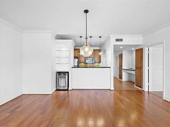 3rd image of 2203 Dorrington St APT 303