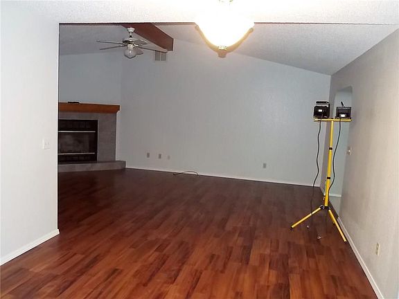 5th image of 13 Redwick Cir