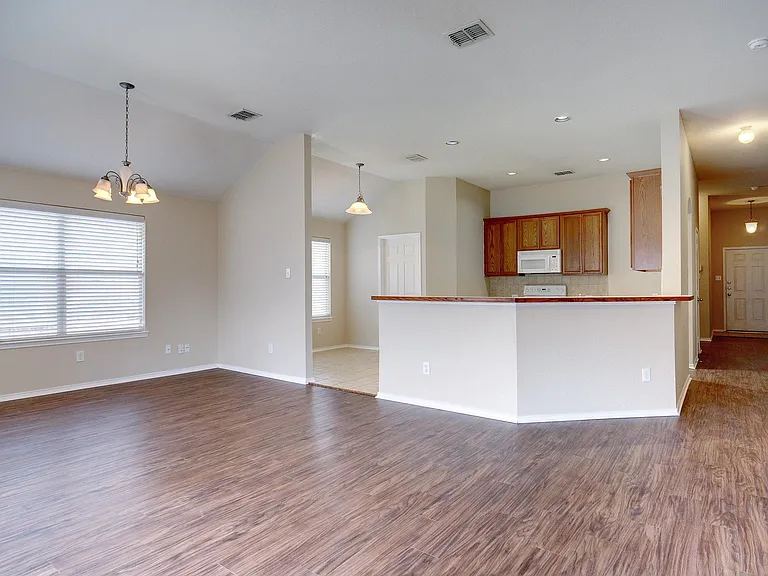 1305 Mountain Peak Dr — Photo 4