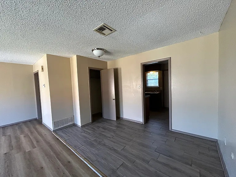 6303 NW Elm Ave #B — Photo 4