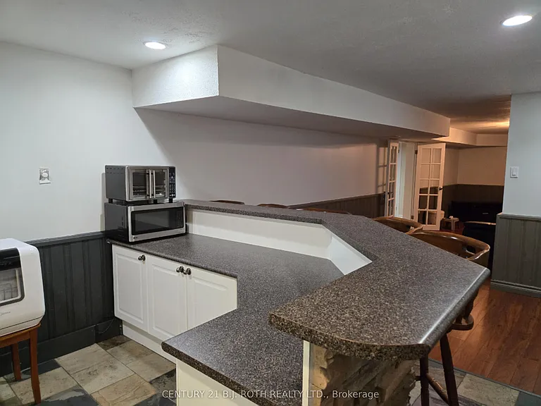 105 Chieftain Cres — Photo 3