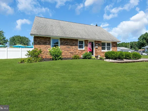 1011 New Chestnut St, Bristol, PA 19007