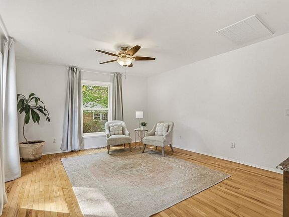 4th image of 200 Brandon Ct