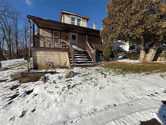 2nd image of 922 Carbon Ave