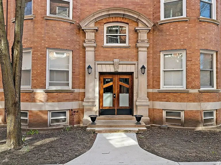 633 W Barry Ave #2I — Photo 11