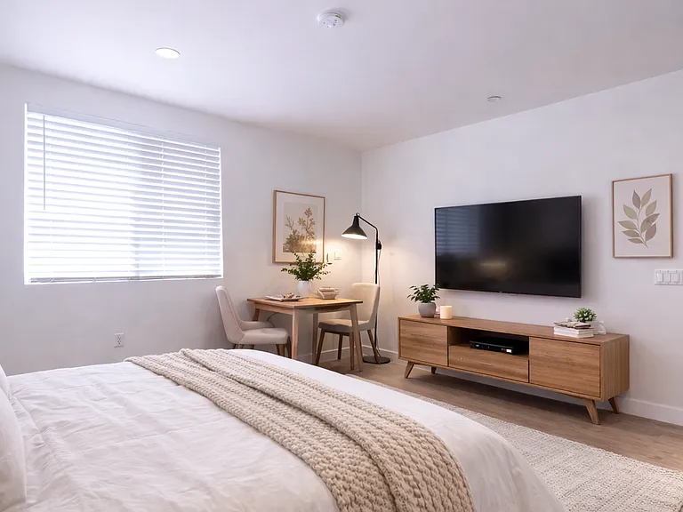 1501 W Sunset Blvd — Photo 3