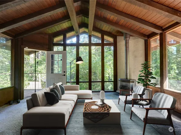 8905 46th Street W, University Place, WA 98466