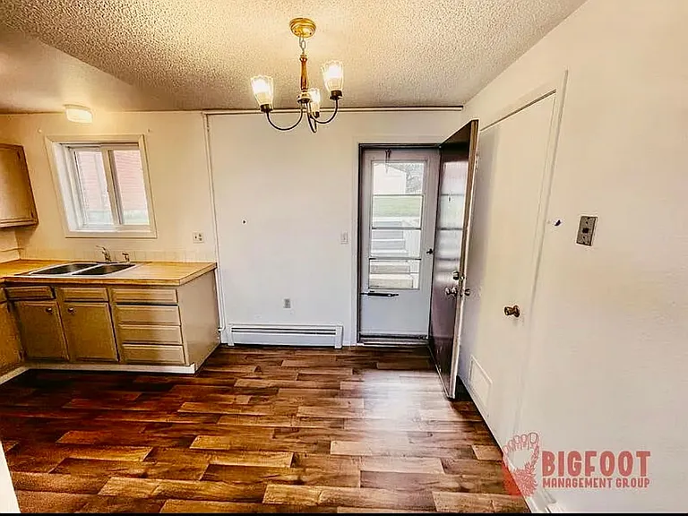 1431 Aspen St. — Photo 4