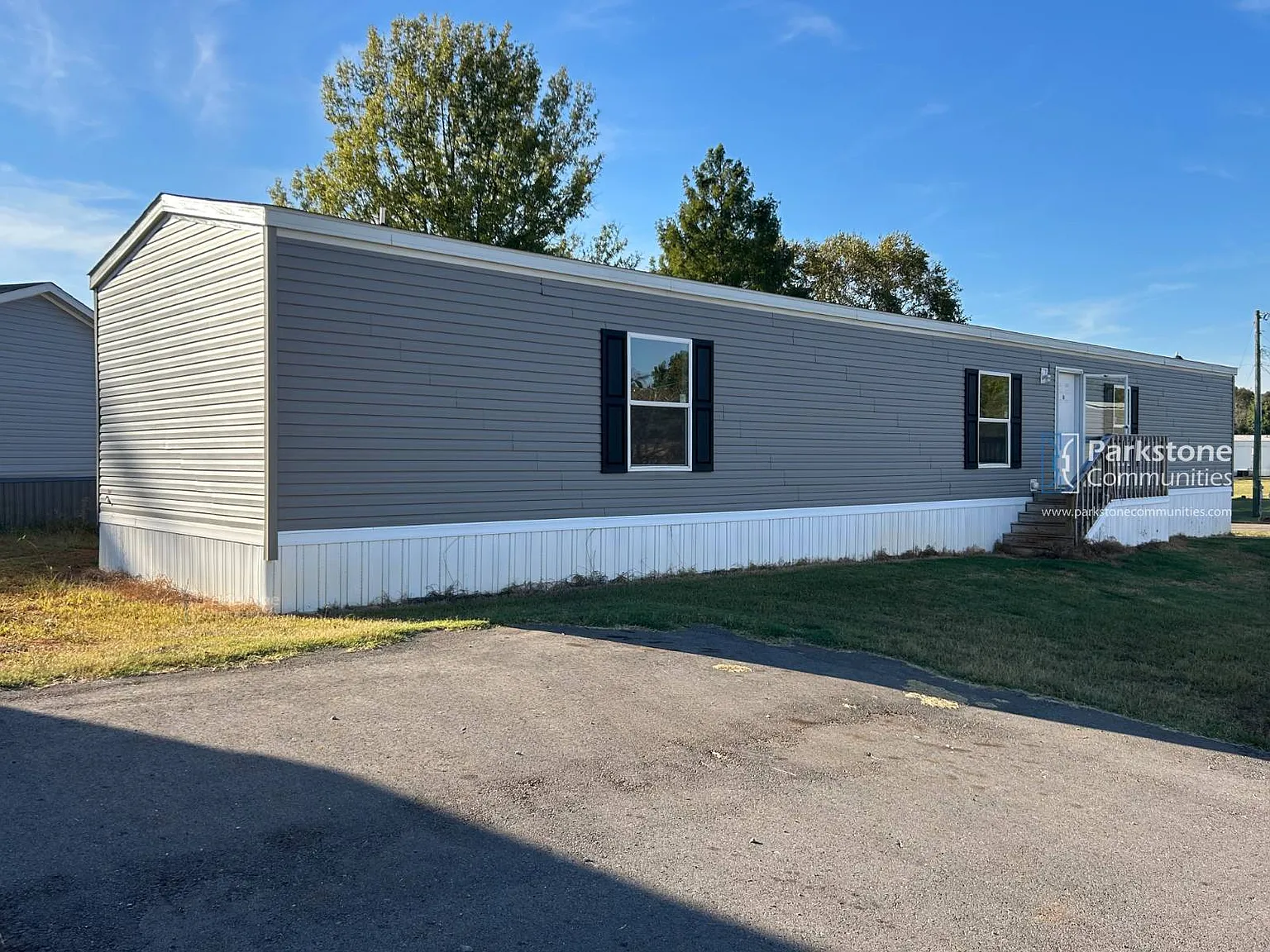 3 bed, 2.0 bath, 1140 sqft, $999 — Photo 2