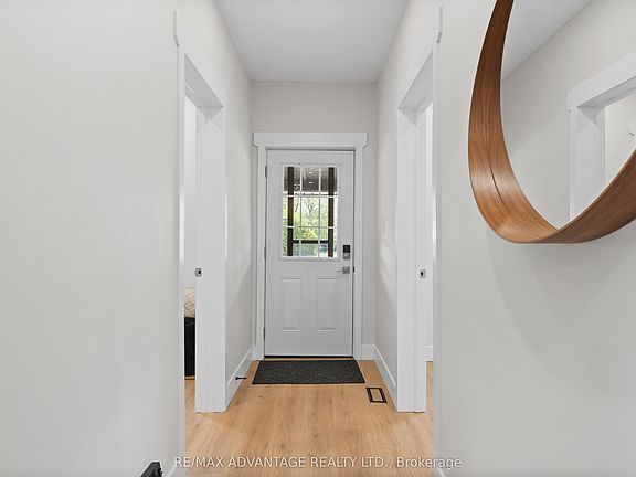 4th image of 209 Victoria St