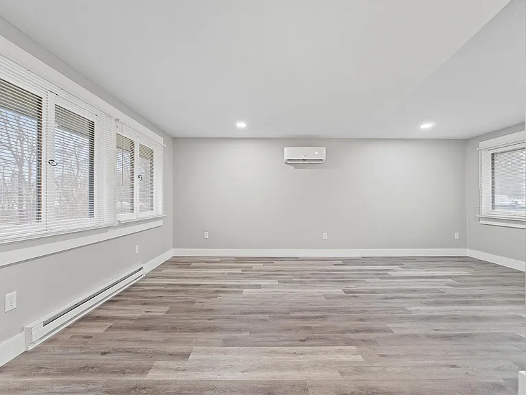 3910 Sleepy Hollow Ln #3910 — Photo 8