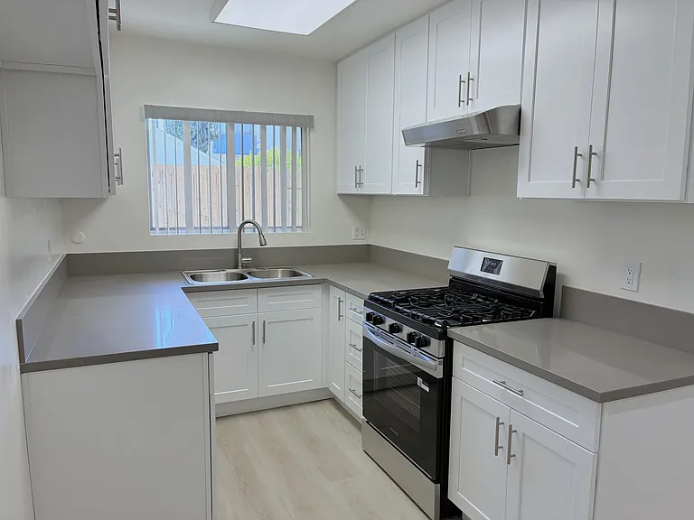 1015 E Lomita Ave #2 — Photo 4