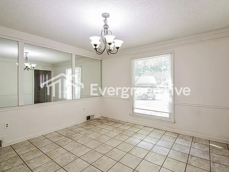 7392 Woodshire Rd — Photo 5