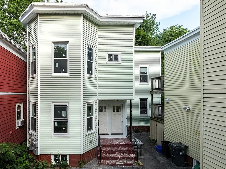 335-337 Windsor St #337 — Photo 14