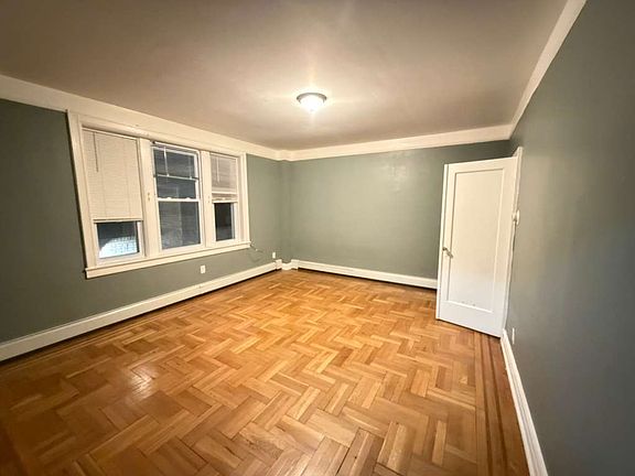 4th image of 166 Jewett Ave #14E