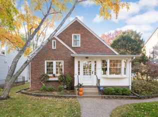 1225 Edgcumbe Rd, Saint Paul, MN 55105