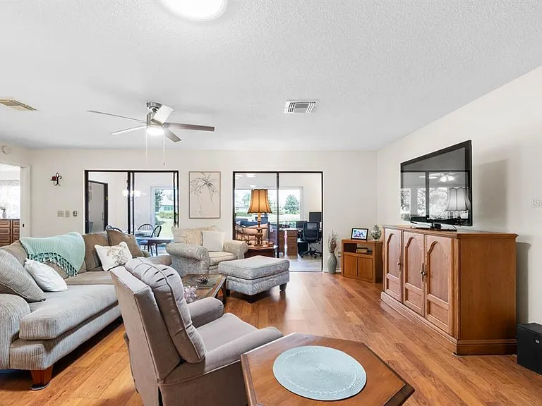 1415 Langley Dr — Photo 15