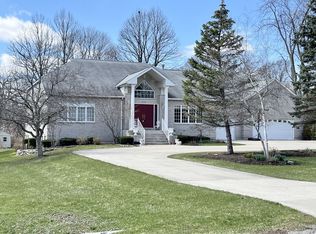 2740 N Vista Rd, Arlington Heights, IL 60004