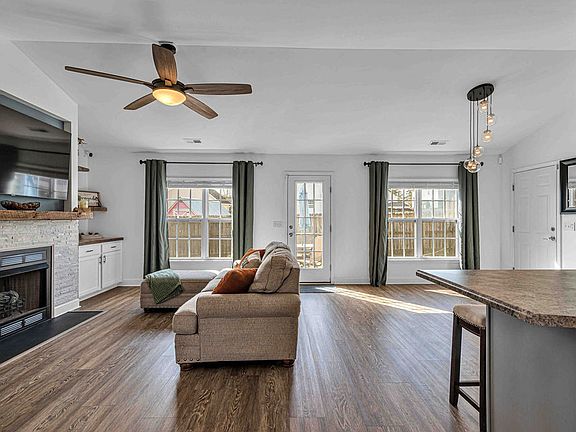 5th image of 102 Berlin Ct