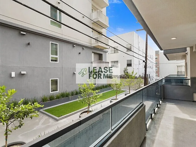 848 S Mariposa Ave #702 — Photo 12