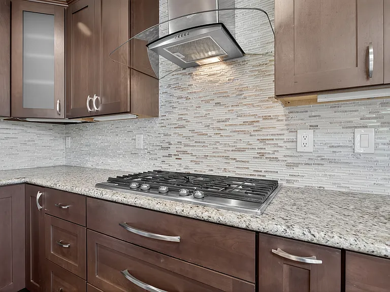899 Ebbets Dr — Photo 9