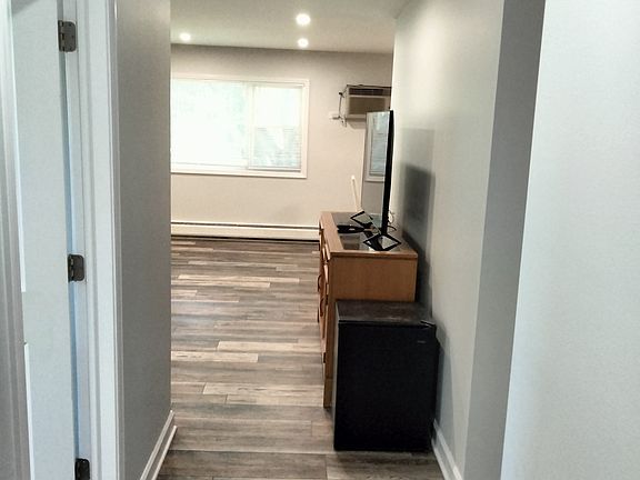 5th image of 14 E Hattendorf Ave APT 6