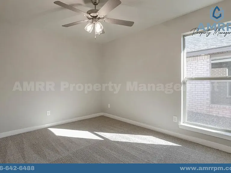 7216 East Cres #99-1/2 — Photo 5