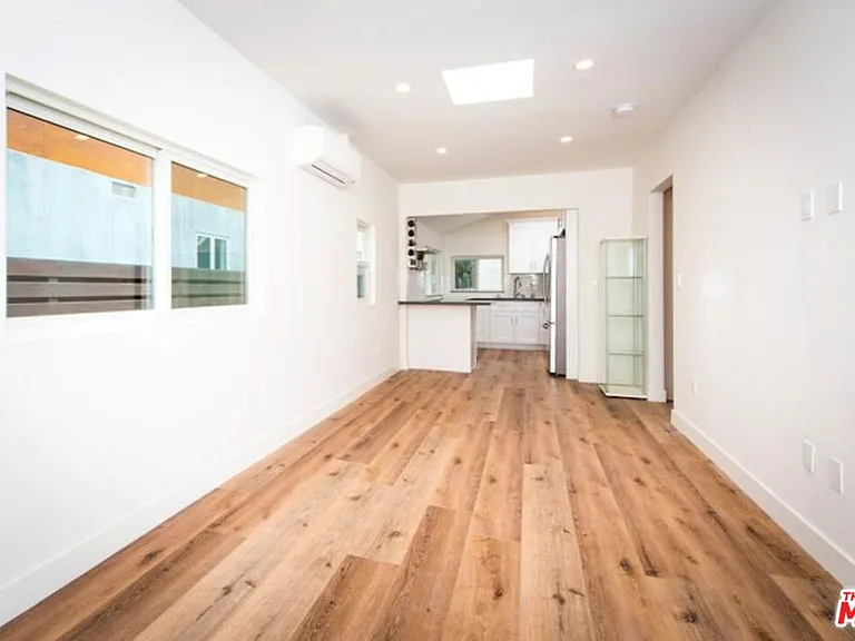 2341 Beach Ave — Photo 6