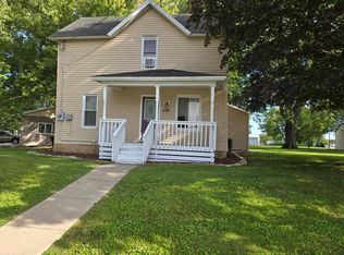 428 Maple Dr, Spring Grove, MN 55974