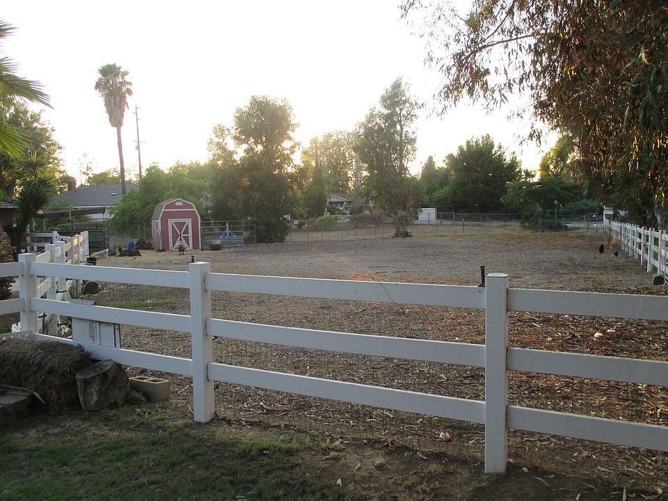 2nd image of 1542 SE Skyline Dr