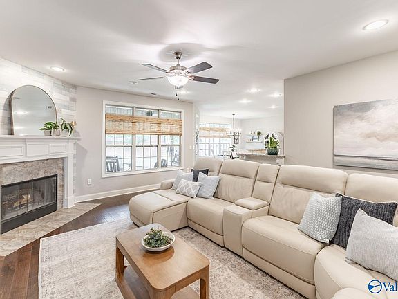 5th image of 4412 Coatsbridge Dr SE