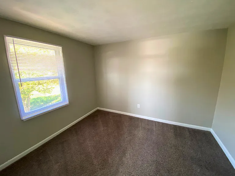 204 Courtyard Cir — Photo 94