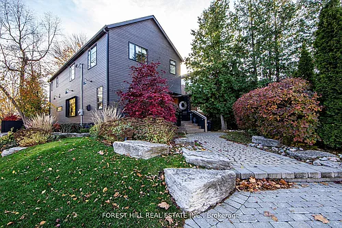 257 Manor Rd E Photo 1