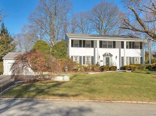 140 Chestnut Dr, East Hills, NY 11576