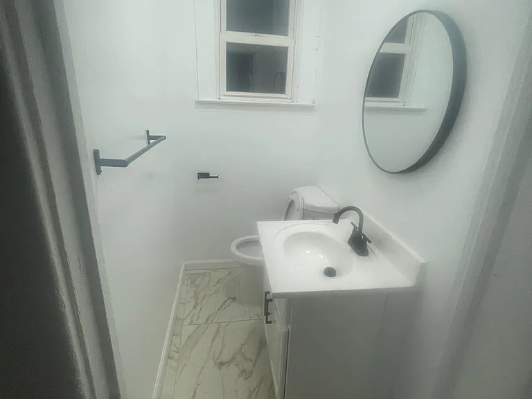 100 Smith St #1 — Photo 11