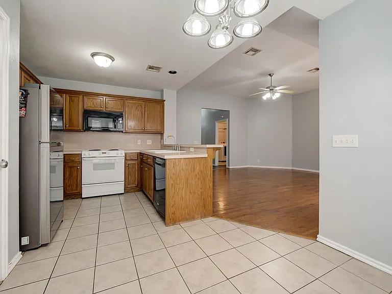 2032 Emerald Brook Ct — Photo 19