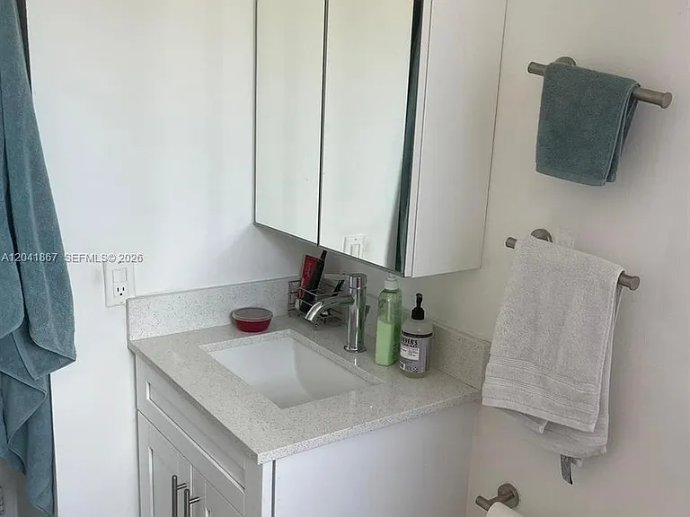 130 Mendoza Ave #33 — Photo 9