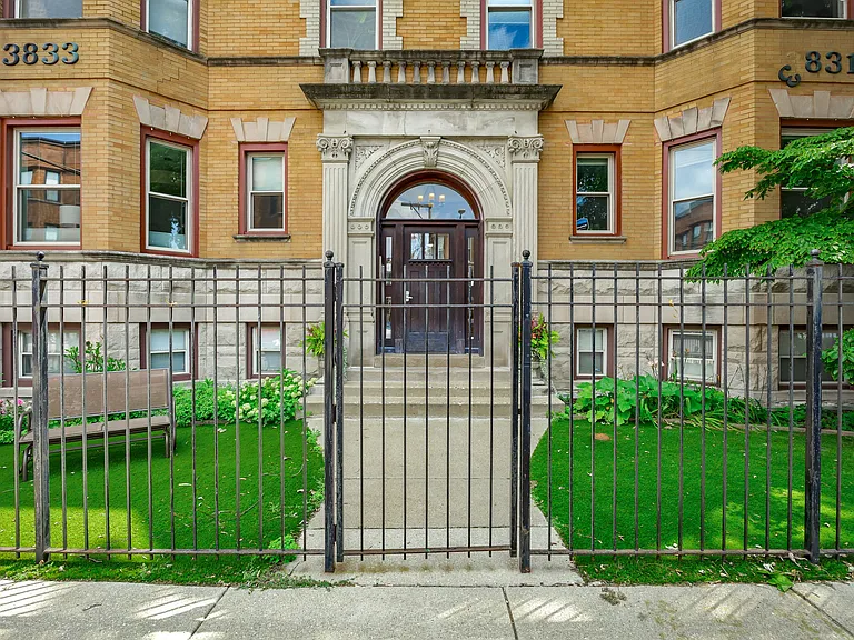 3833 N Wilton Ave #2N — Photo 2