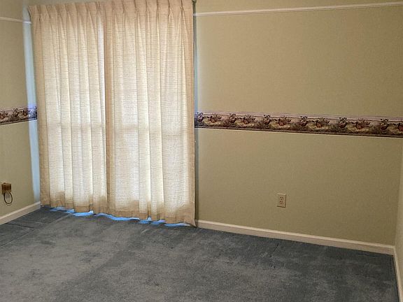 4th image of 498 Fieldgreen Dr
