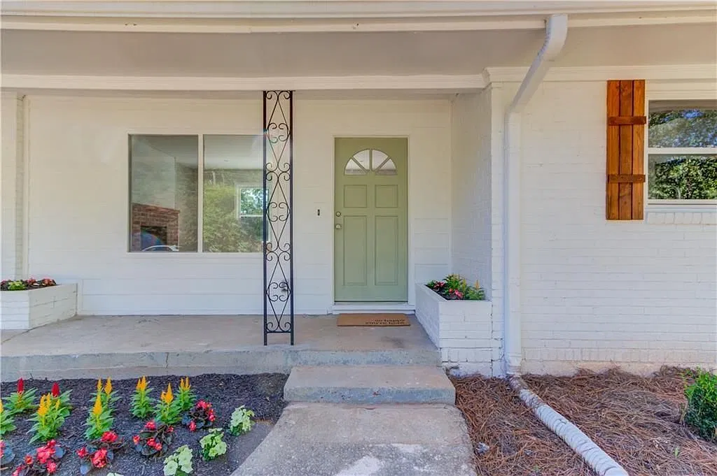 3 bed, 2.0 bath, 1035 sqft, $2,200 — Photo 3