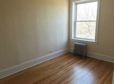 3rd image of 3059 W Argyle St