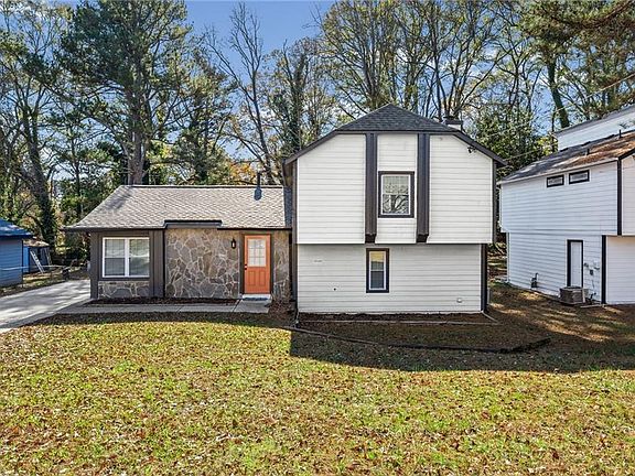 2nd image of 2468 Leslie Brook Dr