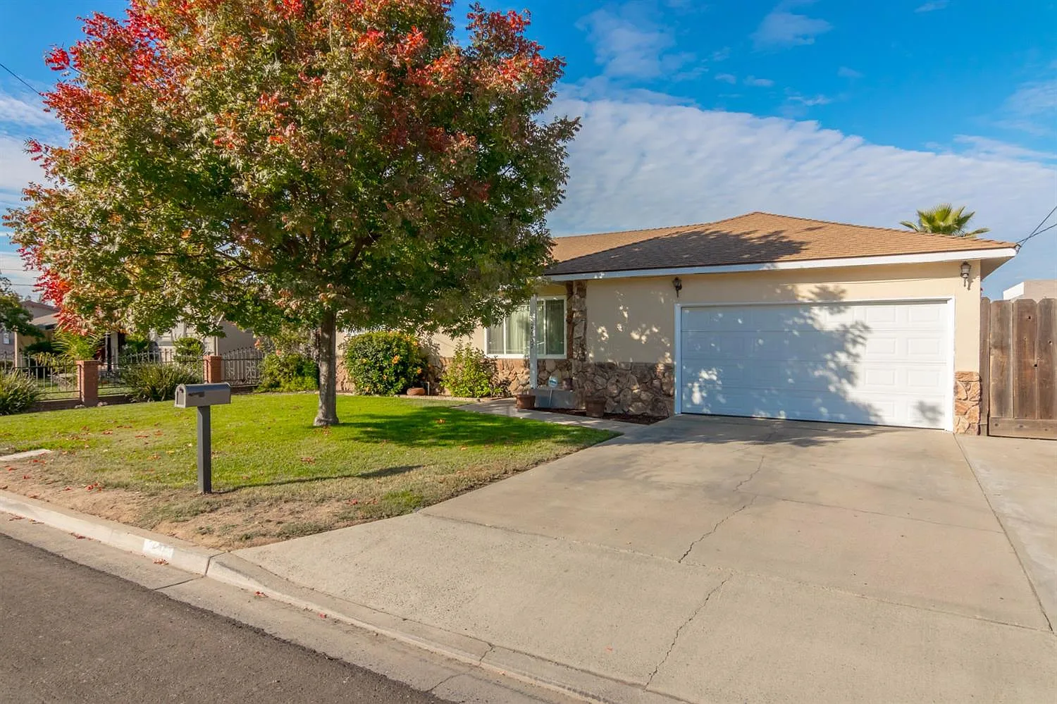 2637 Ross Ave photo 1