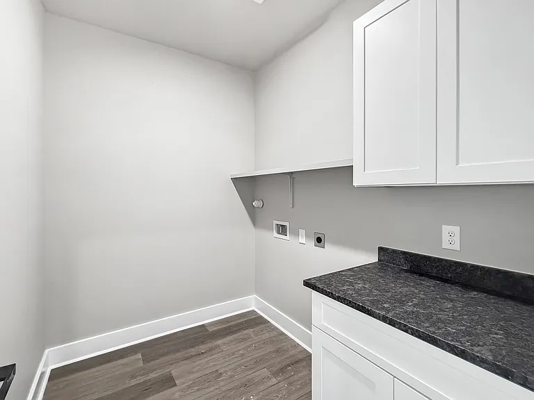 122 S Walters St — Photo 8