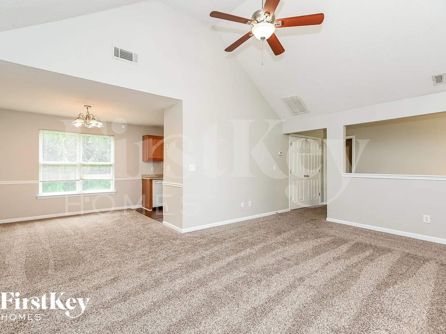 3 bed, 2.0 bath, 1480 sqft, $2,035 — Photo 4