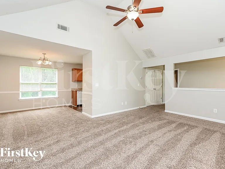 402 Legend Creek Point — Photo 4