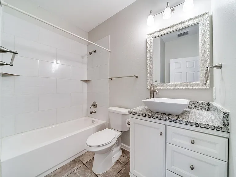 1639 Green Hill Dr — Photo 17
