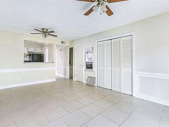 4th image of 2421-23 Caswell Ln