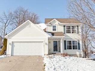 6505 Pheasant Hollow Rd SW, Cedar Rapids, IA 52404